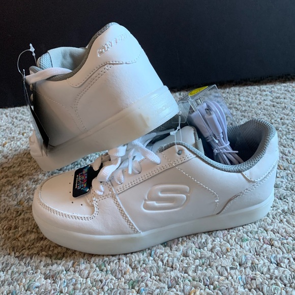 Skechers light up leather sneakers (unisex) - Picture 3 of 8